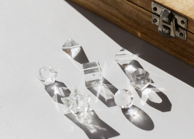 マニカラン水晶とアクリル台座の置物 マニカラン水晶 ｜石の販売専門店【vec stone club】