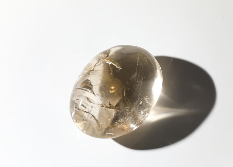 カルマ解放のシッティ入り】虹入り スモーキークォーツ 握り石