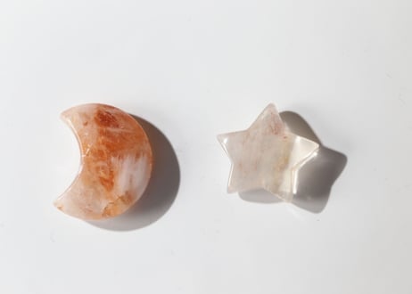 【地球の優しさ】ヘマタイトインクォーツ 月と星