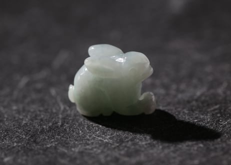 ミャンマー産本翡翠 うさぎ　【弾むきもち】