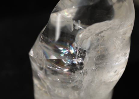 【静かさに燃える】虹入り クリアクォーツ ファイヤーフォルム