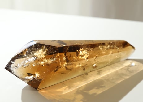 技封入❣️【金龍、金運の器が広がる】虹入り ミナスジェライス州産 特大コニャックカラー シトリン ダブルターミネーテッド 台座付き※イベントクーポン使用不可