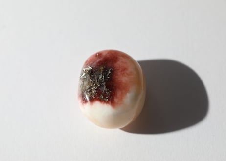 【光の方へ導く石】〈レア〉スティルバイト with ヒューランダイト 小さな握り石