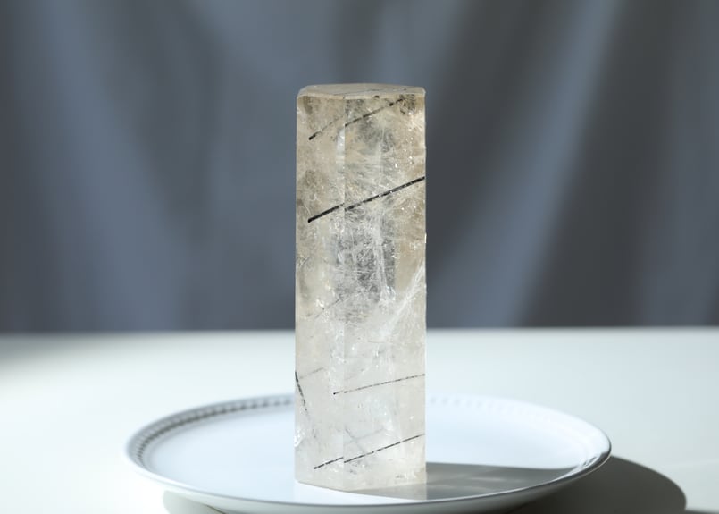 神聖なる光の柱】虹入りスモーキーブラックトルマリンインクォーツ