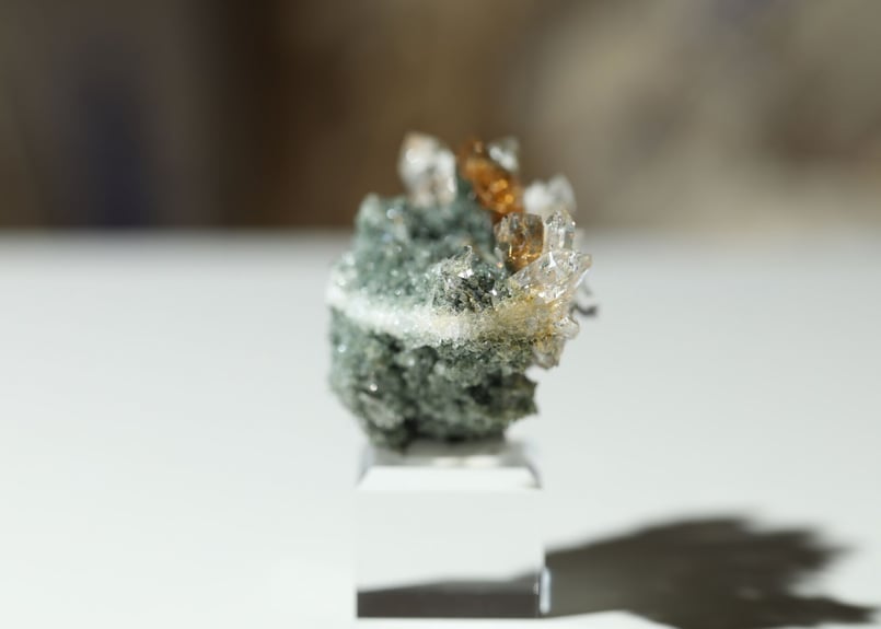 天空の城】ガネーシュヒマール産 ゴールドルチル＆クローライト入り