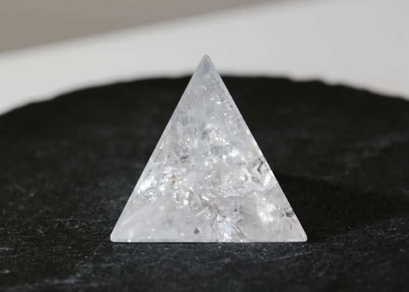 創造の源】ブラジル産 虹入りクリアクォーツ 正四面体 | Y.S.Y24