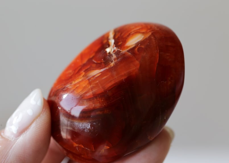 桜瑪瑙 カーネリアン 共 パーム 天然石 握り石 マダガスカル産 紅玉髄