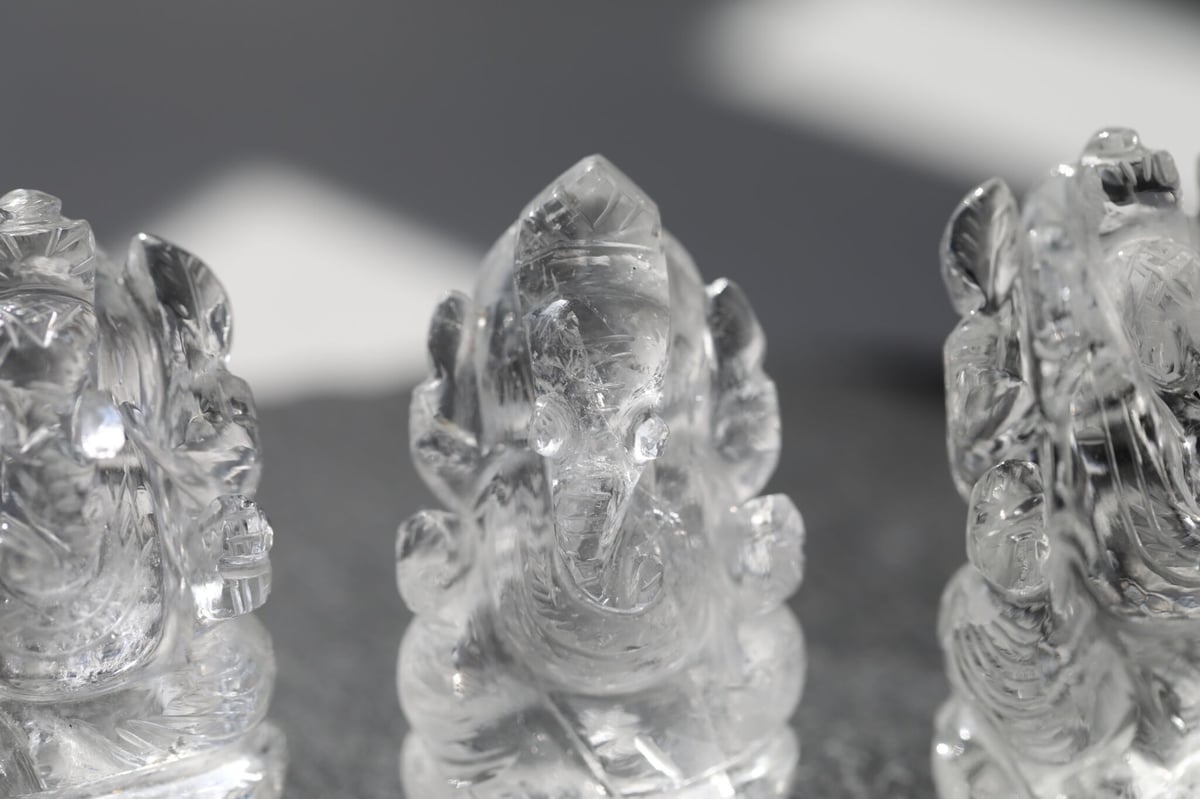 ヒマラヤ水晶　ガネーシャ様　★天然石★ インド産]ヒマラヤ水晶ガネーシャ像（高さ約15cm） - 埼玉県吉川市の