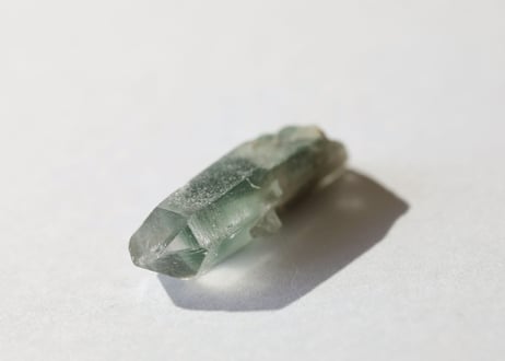 【命の繋がり】ミナスジェライス州産 グリーンファントムクォーツ ポイント