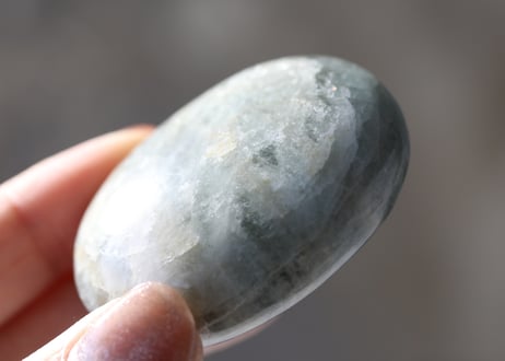 【瞑想的に生きる】アクアマリン 小さな握り石