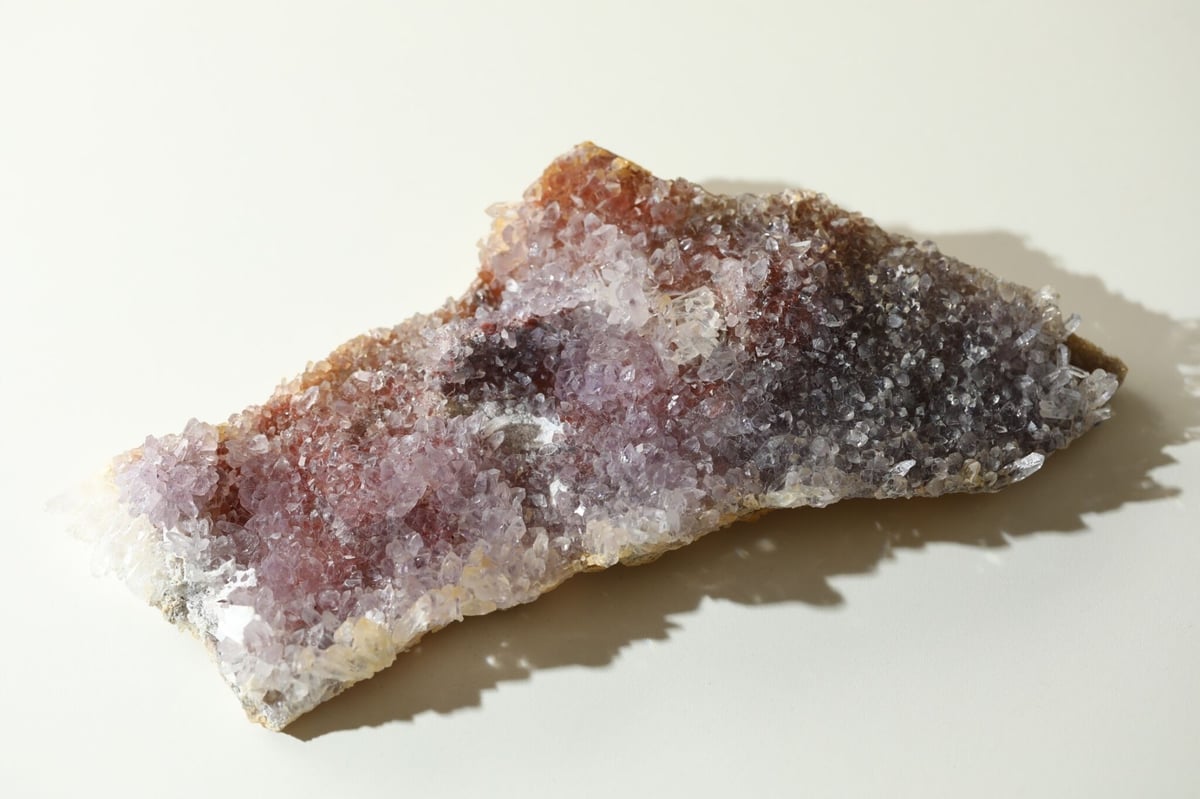 【恋愛運上昇】超高品質！希少！MN107虹入ピンクアメジストクラスター⭐️色濃い エドワード淺井さんによる技入り❣️【宇宙意識と接続する