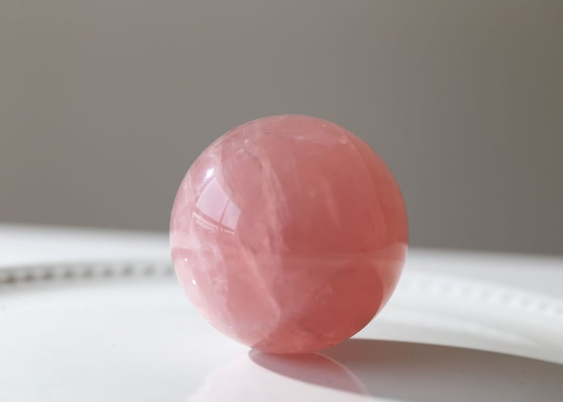 ハートをあたためる】濃いローズクォーツ スフィア | Y.S.Y24