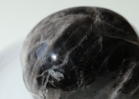 【惑星からの使者】ブラックムーンストーンとラブラドライトの宇宙人