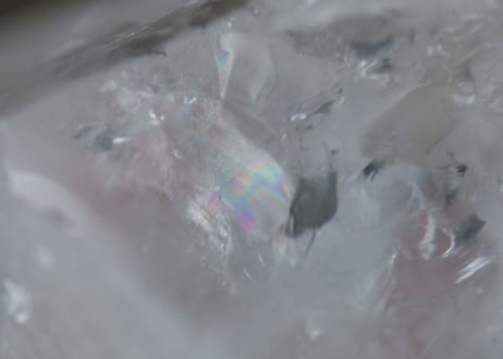 【氷の如く】虹入り クリアクォーツ ハーフポリッシュ