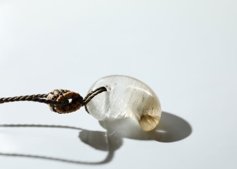 ガネッシュヒマール産水晶 ルチル入り 勾玉ネックレス