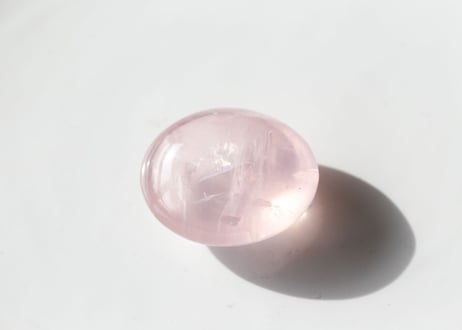 ハイクオリティ 虹入り ローズクォーツ　【溶ける】