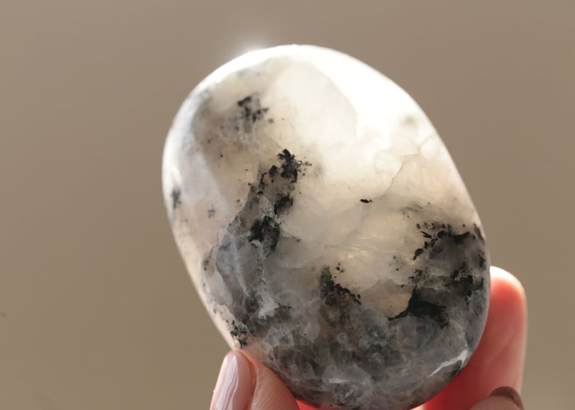 くるみ様 レア 高品質 モリオン ぷっくり月 ムーン 握り石 レインボー