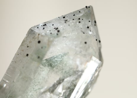 【圧倒的な浄化】マニハール産 水晶  クローライト&ファントム入り