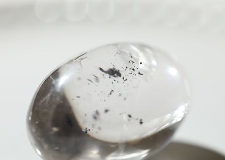 【奇跡と共にある】ガネッシュヒマール産貫入水晶 リンガム