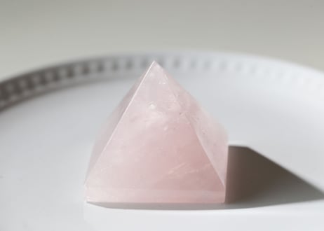 モザンビーク産 ローズクォーツ ピラミッド