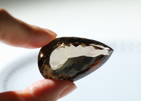 【美しい涙を流せる人となる】スモーキークォーツ 宝石カット