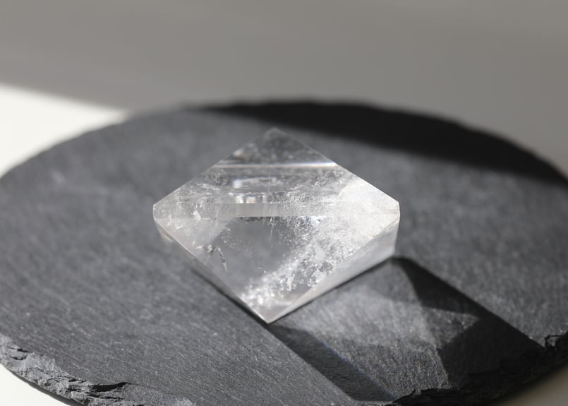【欠けあり】ブラジル産 虹入り ハイグレード クリアクォーツ 水晶 アステロイド ブラジル産 虹入りクリアクォーツ オクタヒドロン | Y.S.Y24