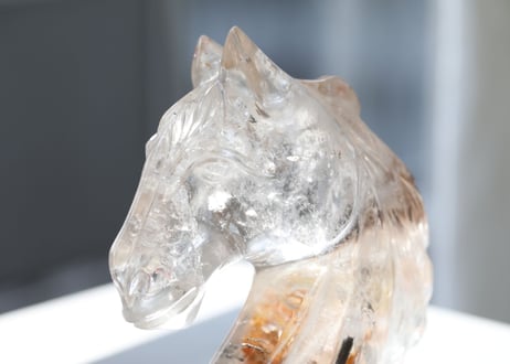 ミナスジェライス州産 虹入り クリアクォーツ 馬