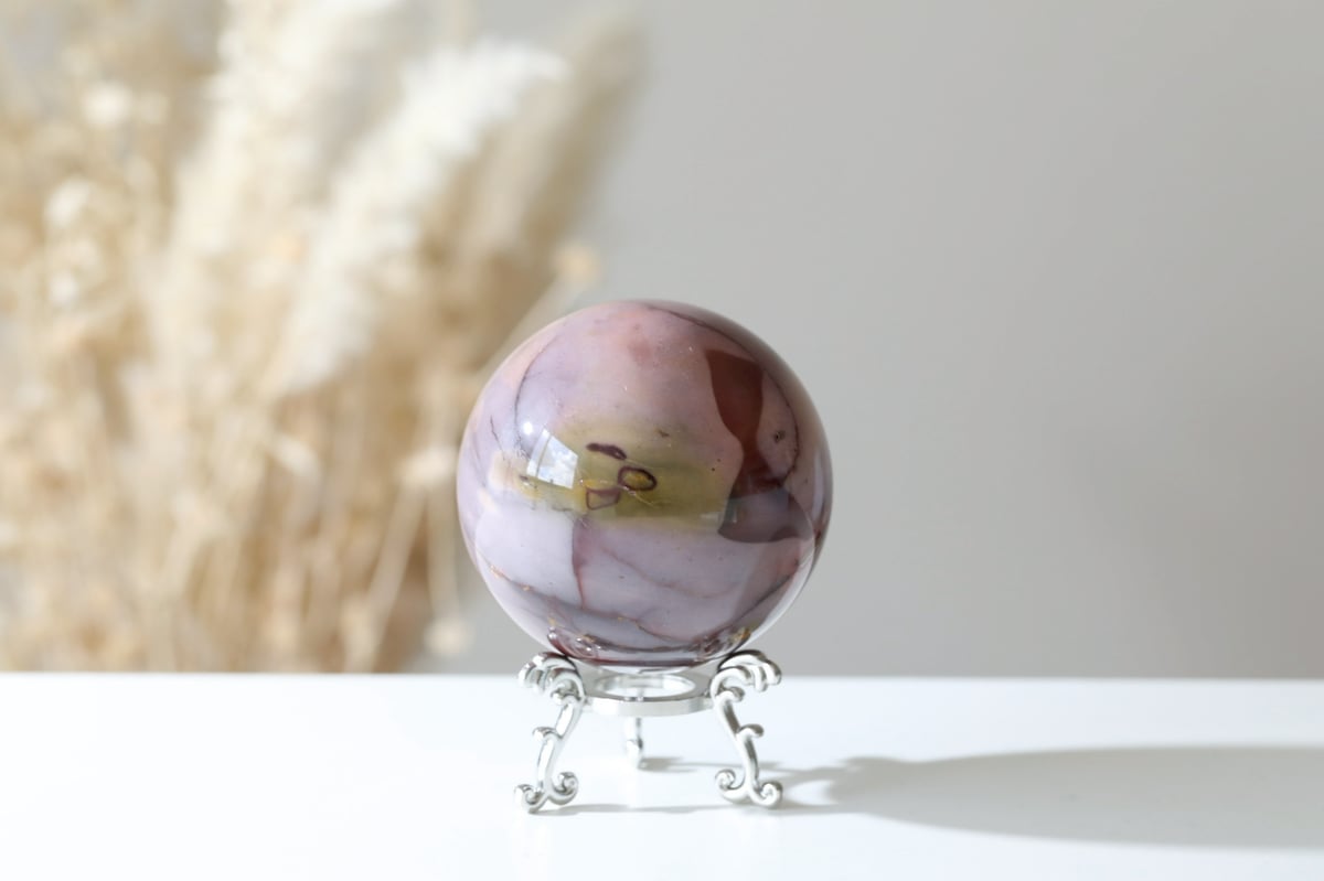 天然ムーカイトジャスパー　球体置物 木製台座付き 天然ムーカイトジャスパー球体置物 木製台座付き