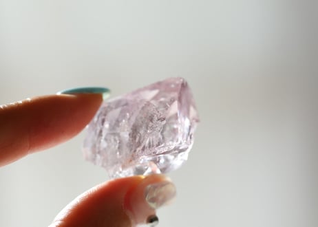 【水のように】ハイクオリティ 虹入りアメジスト 原石ポイント