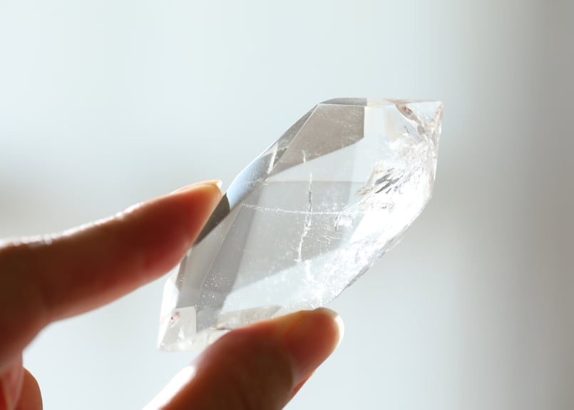 魔女の叡智】クリアクォーツ 宝石カット 台座付き | Y.S.Y24