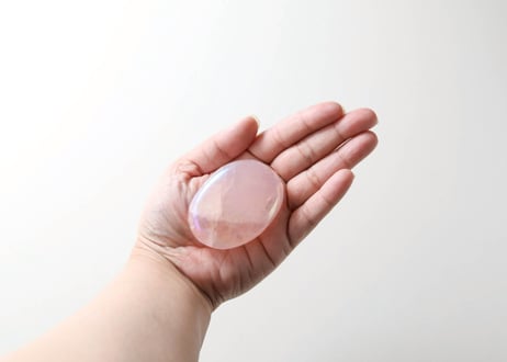 【オーラをデザインする】エンジェルオーラ ローズクォーツ 握り石