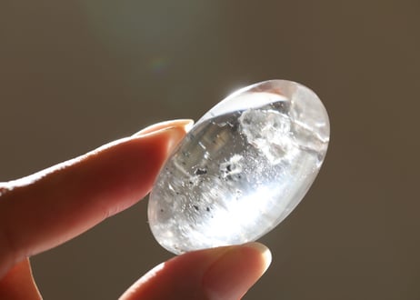 【奇跡と共にある】ガネッシュヒマール産貫入水晶 リンガム