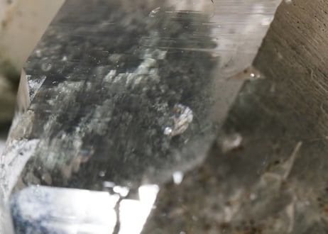 【マスターたちのギフト】クローライト入り ガネッシュヒマール産水晶