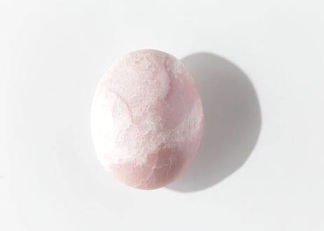 【たまには甘えて】ピンクオパール 握り石