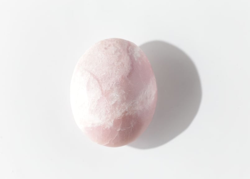 ピンクオパール アンモナイト 握り石 貝 2 2月14日〜366日の誕生石