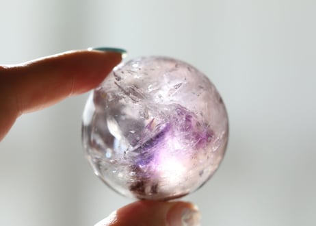 【愛の地球】虹入り トリコロール 水晶 スフィア
