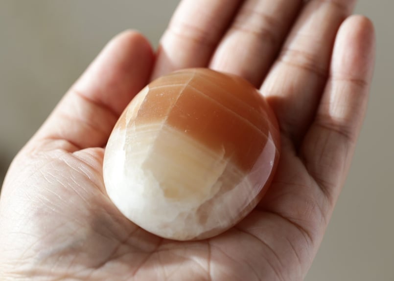 生命力】ハニーカルサイト 握り石 | Y.S.Y24