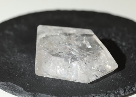【光の大地へ】虹入り レムリアンクォーツ 磨き