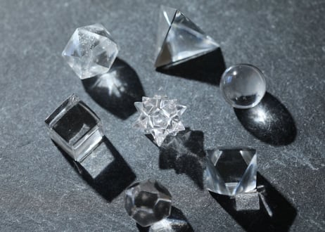 【魔法のクリスタル】ガネッシュヒマール産水晶　幾何学７個セット小 ラクタ箱入り