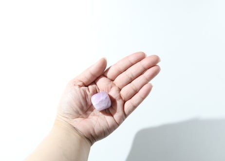 【悟りのシッディ入り】上品なクンツァイト タンブル