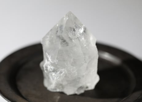 【氷の如く】虹入り クリアクォーツ ハーフポリッシュ
