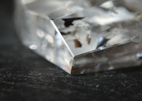 【ハイクオリティ】虹入り レムリアンシード 磨き 台座付き