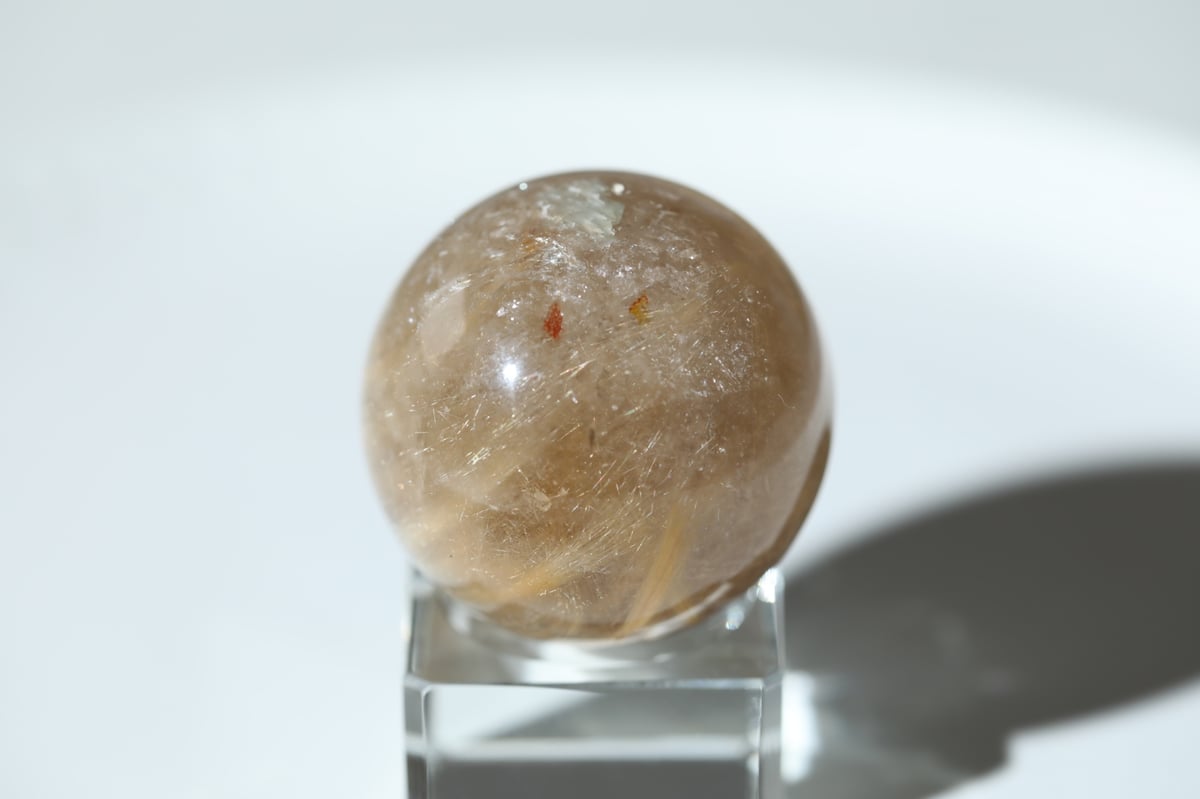 天然石 金運 アイリスルチルクォーツスフィア 台座つき ルチルクォーツ