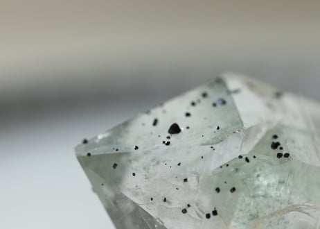 【圧倒的な浄化】マニハール産 水晶  クローライト&ファントム入り