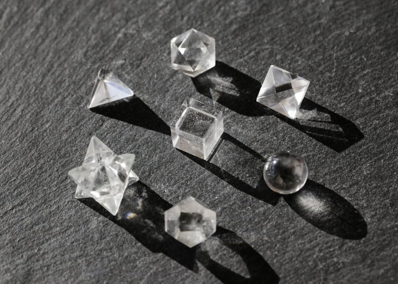 魔術道具】マニカラン水晶 幾何学7個セット 木箱入り | Y.S.Y24