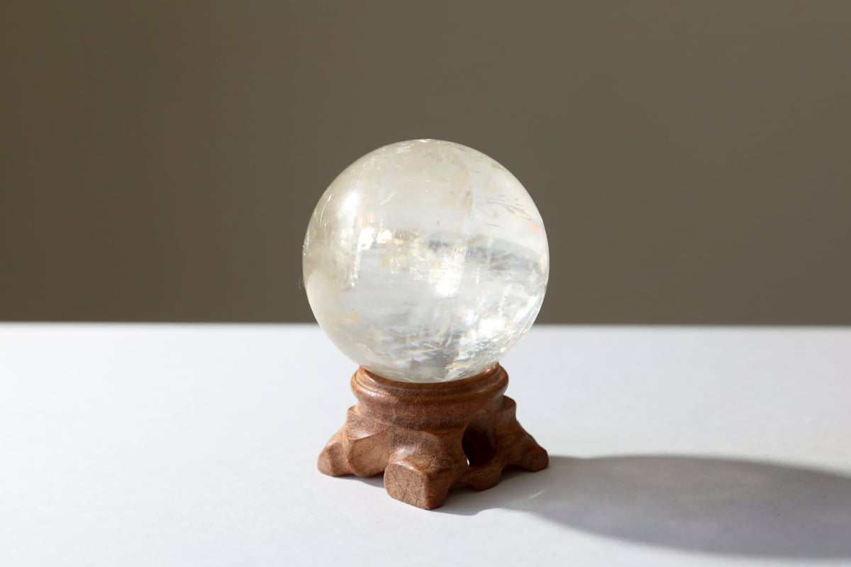 神が宿る石】虹入り ハイクオリティゴールデンカルサイト スフィア 木