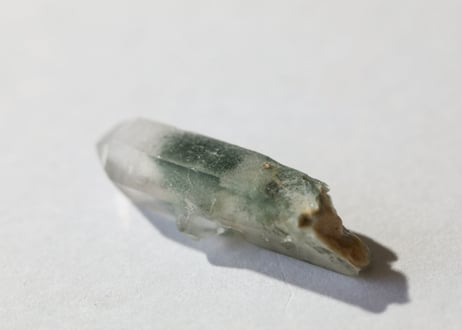 【命の繋がり】ミナスジェライス州産 グリーンファントムクォーツ ポイント