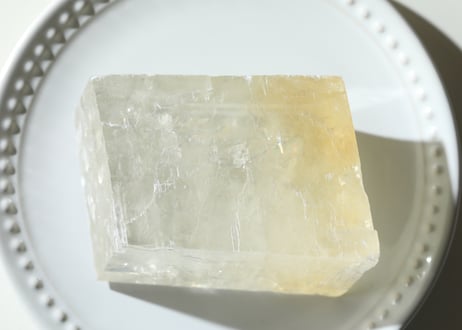 【洞察を照らす内なる太陽】虹入り ゴールデンオプティカルカルサイト