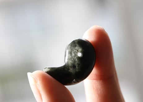 【カルマ解放のシッティ入り】ガネッシュヒマール産 水晶 勾玉