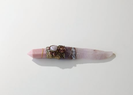 葉月ゆうによる技封入❣️【超越した幸運/良いカルマ/フロー】〈リメイク〉アメジスト＆アゲートの羽根とピンクオパールのバラのワンド ※イベントクーポン使用不可
